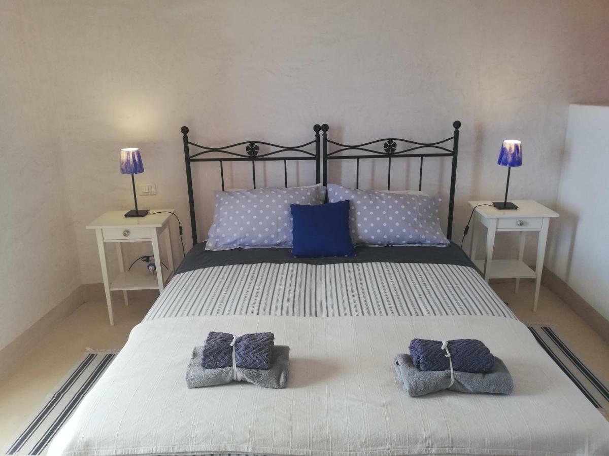Alicudi Giardino Dei Carrubi- Al Gradino 365 B&B 객실 사진